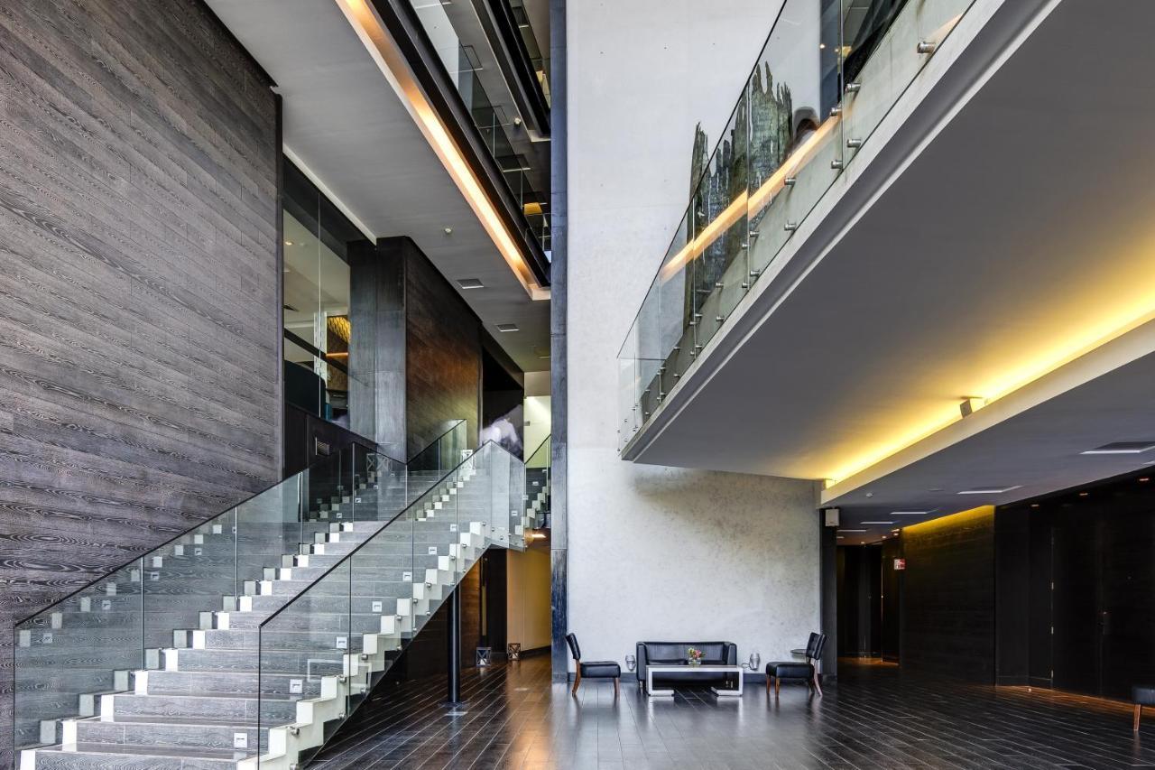 Wyndham Santiago Pettra Hotel Exterior photo Interior of the building