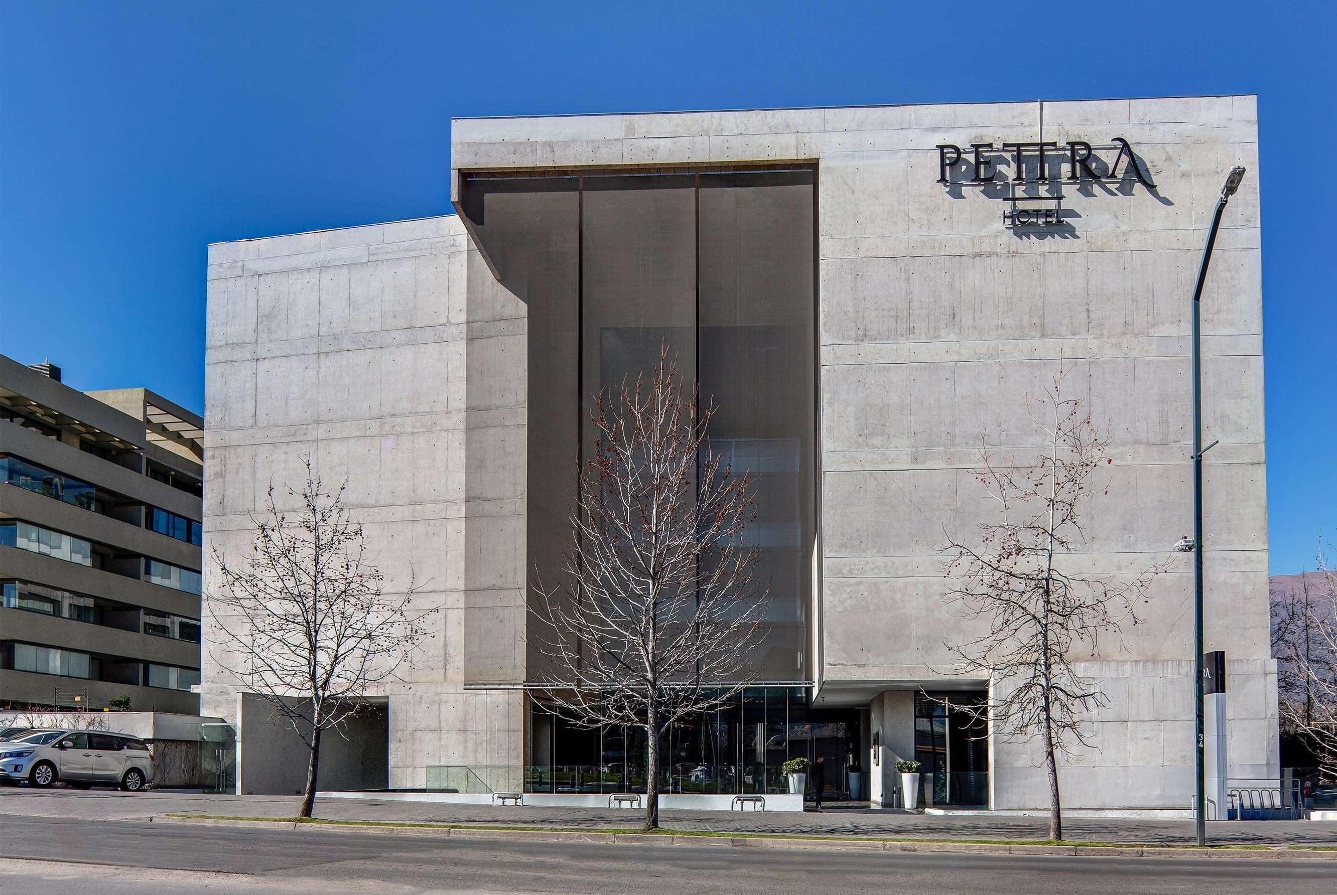 Wyndham Santiago Pettra Hotel Exterior photo The Supreme Court of the United States